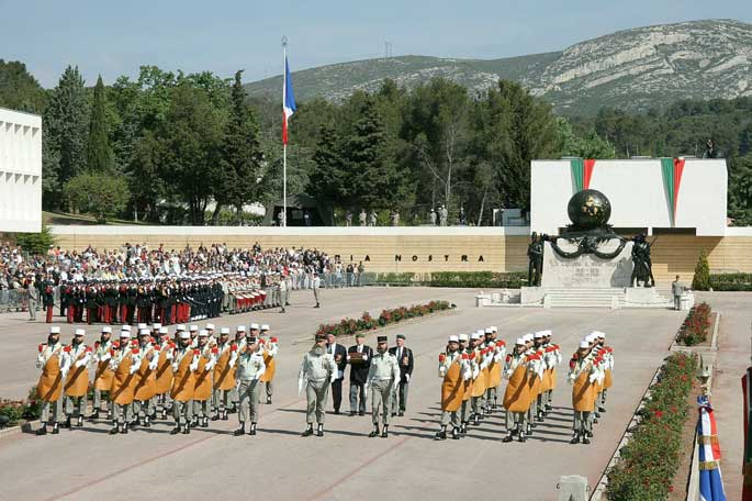 Défilé des pionniers lors de la cérémonie de Camerone en 2006 au quartier capitaine Danjou à Aubagne.