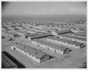 Photo aérienne de l’un des camps. Source : http://publicintelligence.net/japanese-internment-camps-war-relocation-authority-photos/