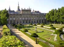 La façade de la Granja suite aux apports italiens successifs de 1720 à 1737. Ségovie, La Granja de San Ildefonso.