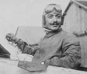 Célestin Adolphe Pégoud, aux commandes d'un de ses avions.