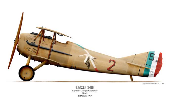 Le Spad XIII, dernier avion de Guynemer, avec l'emblème de l'escadrille.