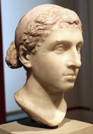 Portrait en marbre de Paros de Cléopâtre VII, Berlin, Antikensammlung.