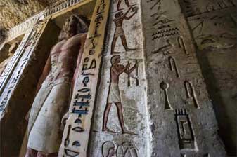 Ouverture d'une nouvelle tombe à Saqqara