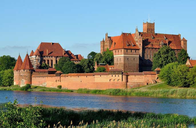 L'imposante forteresse teutonique de Marienburg, située au Nord de la Pologne.