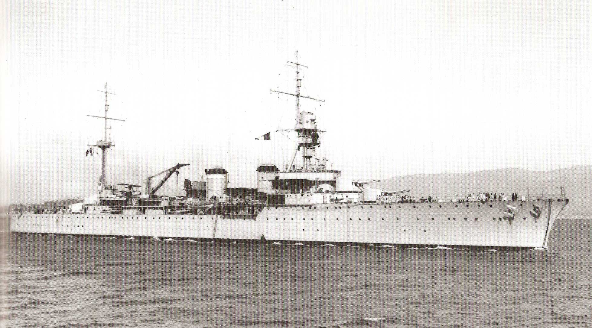 La Motte-Picquet : Ce croiseur de la classe Duguay-Trouin est très moderne et est le navire amiral de la flotte française à Koh Chang.