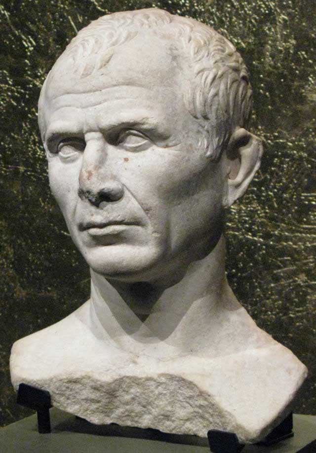 Buste de César retrouvé dans le Rhône près d'Arles