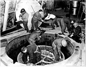 En avril 1945, les américains découvre et détruise la Pile atomique (expérimentale) de Haigerloch.