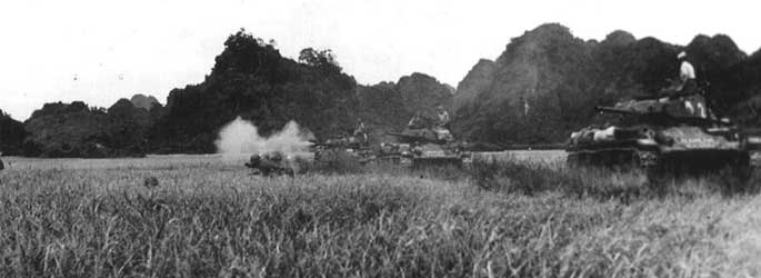 Chars légers M24 soutenant l'infanterie à Dien Bien Phu. Starry, Donn A Mounted combat in Vietnam. DEPARTMENT OF THE ARMY.